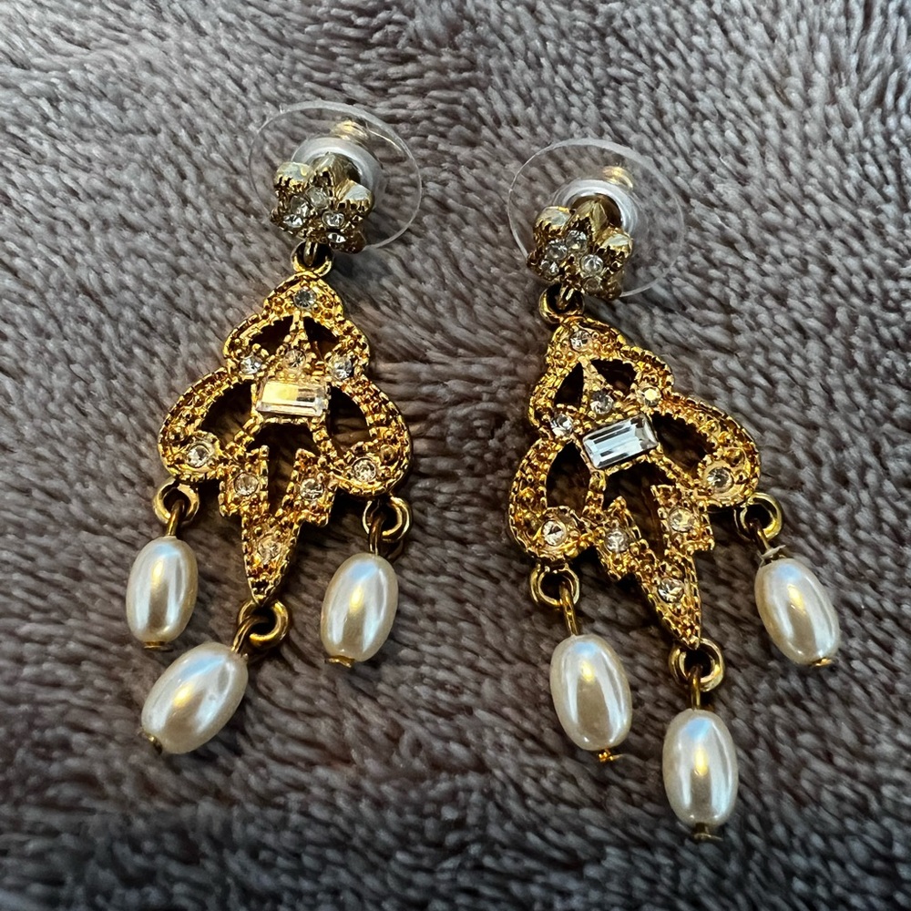 Dillard’s Vintage-Inspired Chandelier Earrings